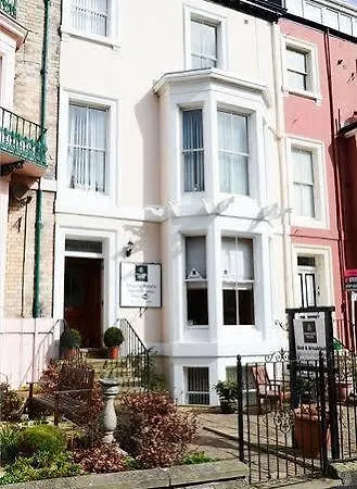 Pinewood House Уитби