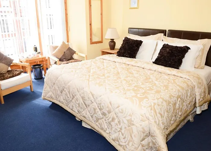 Pinewood House Guest house 3*