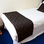 Pinewood House 3*