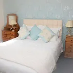Pinewood House Πανσιόν 3*