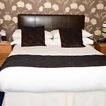 Πανσιόν Pinewood House 3*
